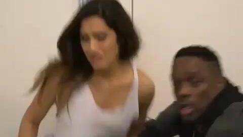 吃瓜憋笑挑战的搞笑视频,网友直呼“太欢乐”