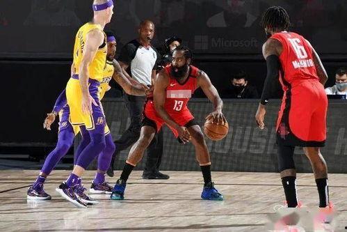 吃瓜群众扣篮扣碎篮板视频,篮板瞬间变“碎渣”现场惊心动魄